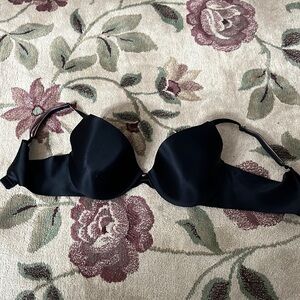 Maidenform black bra 34C